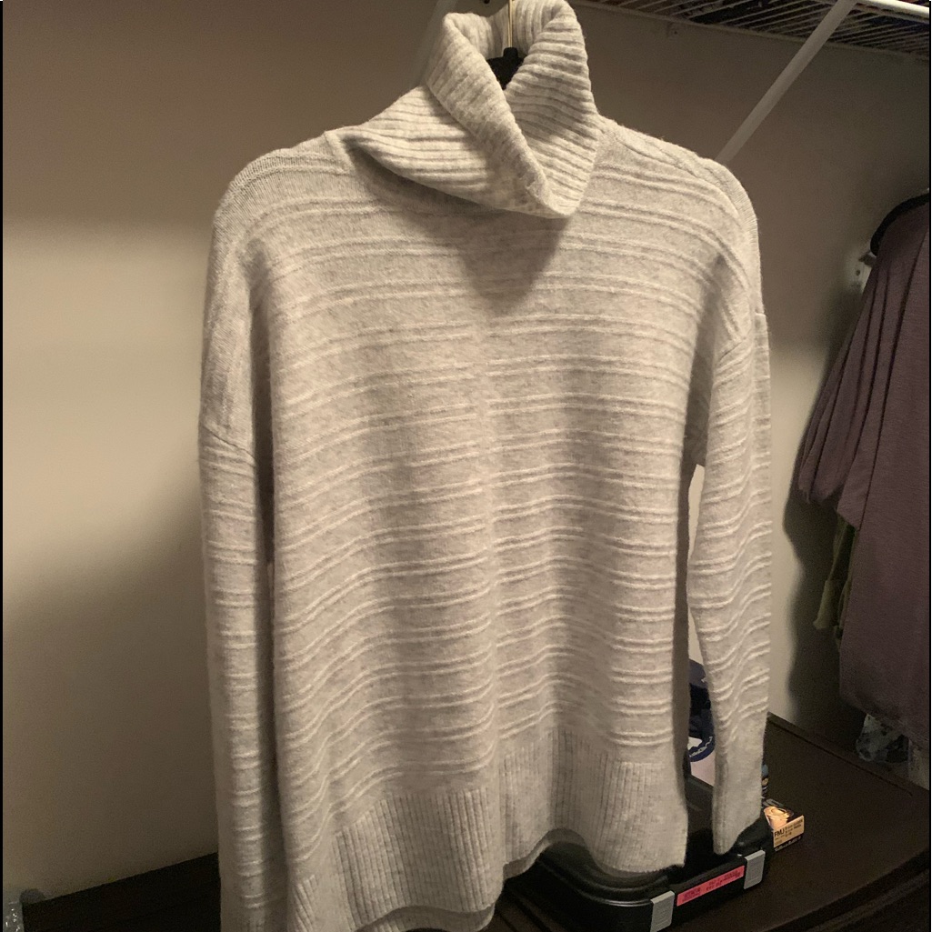 Vince Camuto Size S Gray Turtleneck Sweater